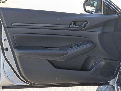 Used 2024 Nissan Altima 2.5 S image 9