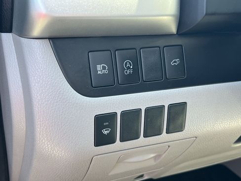 Used 2019 Toyota Highlander XLE w/ Carpet Mat Package (TMS) AWD/4WD image 26