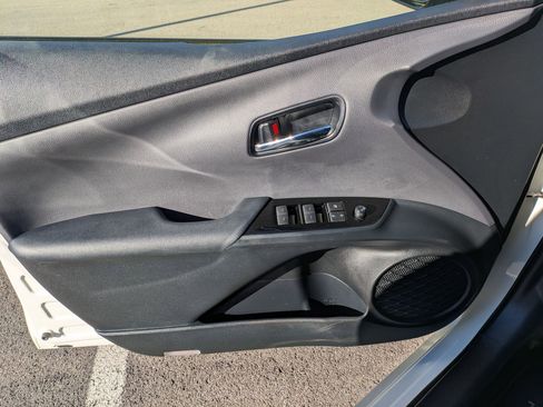 Used 2019 Toyota Prius AWD image 6