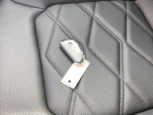 Certified 2024 Volkswagen Atlas Peak Edition SEL image 11