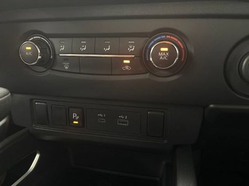 Used 2025 Nissan Frontier SV RWD image 28