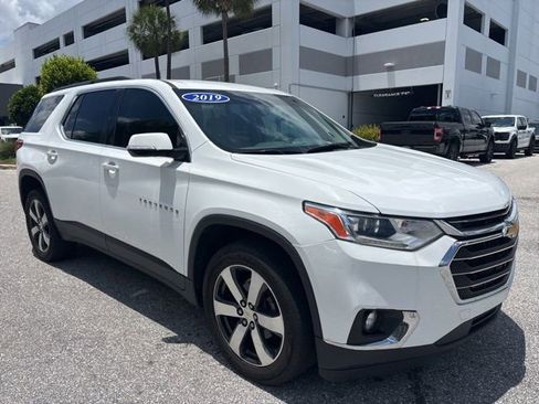 Used 2019 Chevrolet Traverse LT w/ LT Premium Package FWD image 1