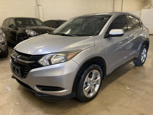 Used 2018 Honda HR-V LX image 1