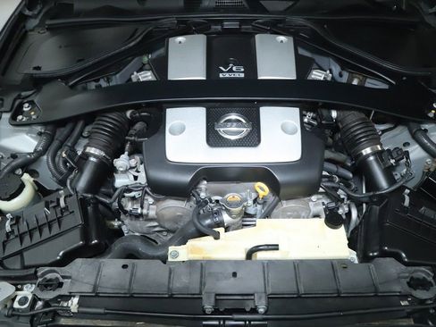 Used 2010 Nissan 370Z Roadster RWD image 33