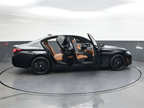 Used 2022 BMW 530i w/ Convenience Package image 30