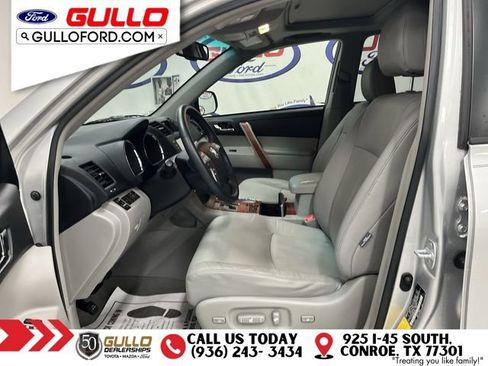 Used 2009 Toyota Highlander Limited w/ Extra Value Pkg 8 FWD image 30
