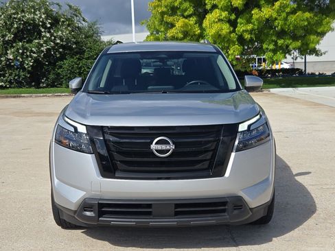 Used 2025 Nissan Pathfinder SV FWD image 10