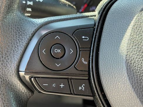 Used 2019 Toyota RAV4 LE FWD image 13