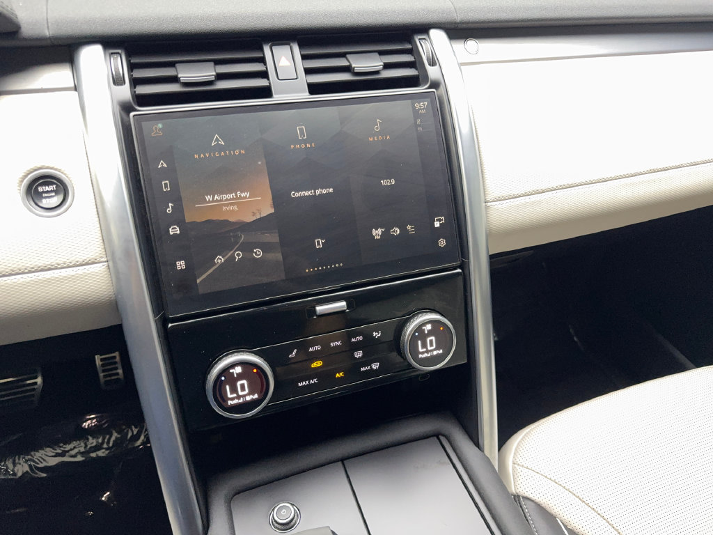 Used 2024 Land Rover Discovery Dynamic SE AWD/4WD image 64