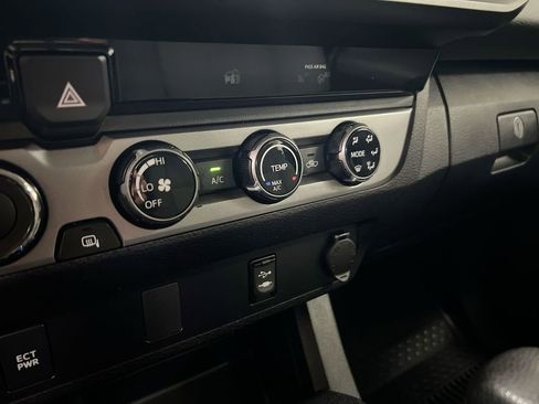 Used 2018 Toyota Tacoma SR w/ SR Convenience Package image 16