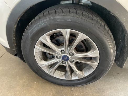 Used 2017 Ford Escape SE w/ SE Leather Comfort Package FWD image 23