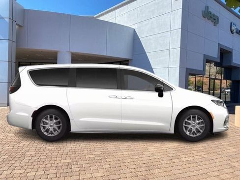 New 2026 Chrysler Pacifica Select image 7