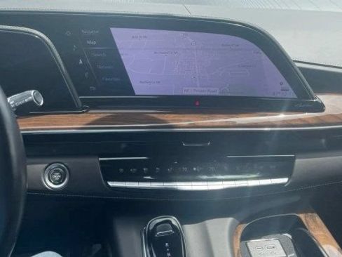Used 2024 Cadillac Escalade ESV Premium Luxury Platinum AWD/4WD image 21