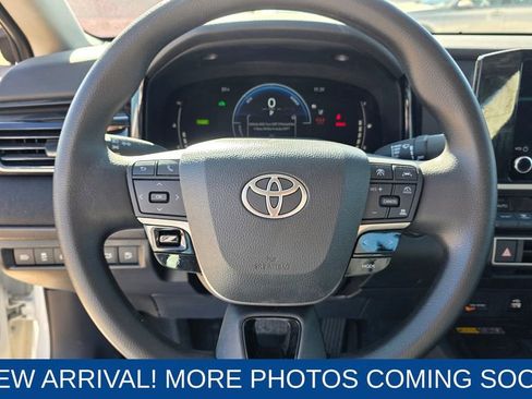 Used 2025 Toyota Camry LE image 14