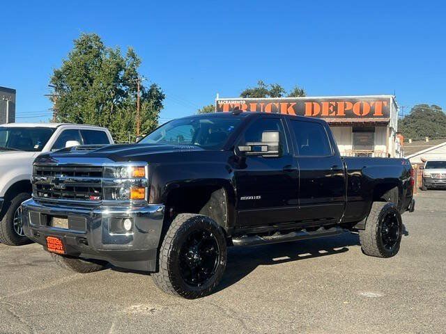 Used 2018 Chevrolet Silverado 2500 LT w/ LT Convenience Package AWD/4WD image 2