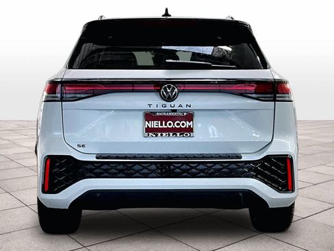 New 2026 Volkswagen Tiguan SE R-Line image 6