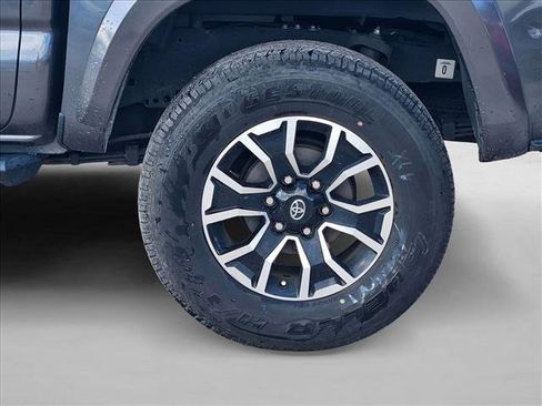 Used 2021 Toyota Tacoma TRD Sport image 5