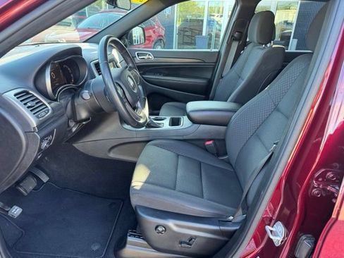 Used 2020 Jeep Grand Cherokee Laredo AWD/4WD image 17