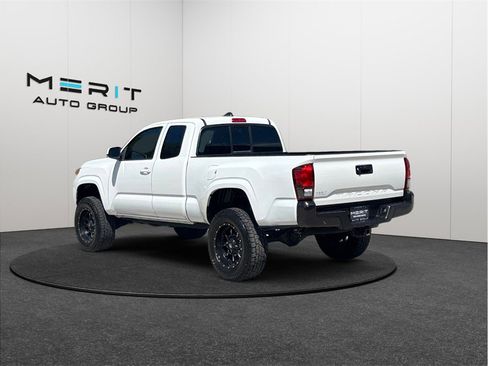 Used 2022 Toyota Tacoma SR AWD/4WD image 7