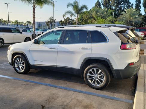 Used 2021 Jeep Cherokee Latitude Lux w/ Comfort/Convenience Group FWD image 3