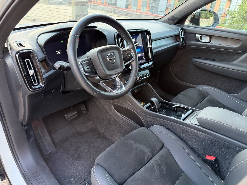 Certified 2023 Volvo C40 P8 Recharge Plus w/ Climate Package AWD/4WD image 9