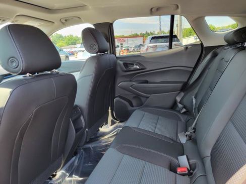 New 2026 Chevrolet Trax LT w/ Sunroof Package FWD image 24