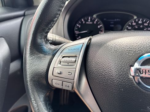 Used 2015 Nissan Altima 2.5 SV FWD image 18