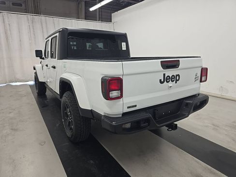 Used 2022 Jeep Gladiator Sport AWD/4WD image 4