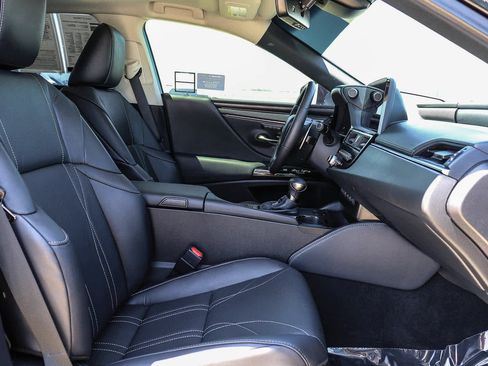 Certified 2025 Lexus ES 300h w/ Luxury Package FWD image 17