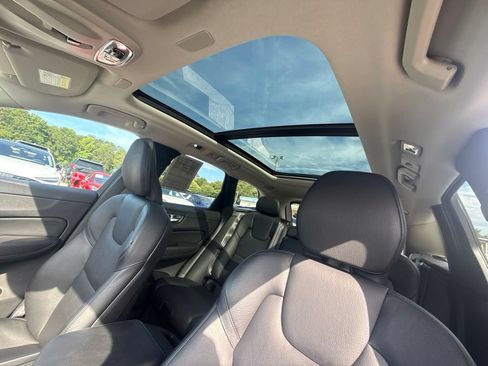 Used 2020 Volvo XC60 T5 Momentum w/ Protection Package Premier AWD/4WD image 6