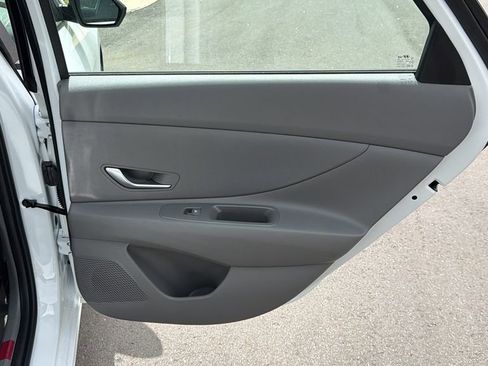 New 2026 Hyundai Elantra SE FWD image 17