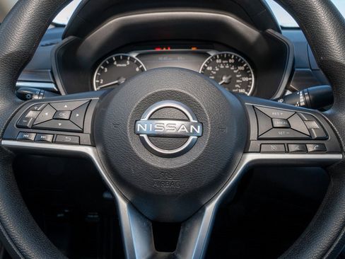 Used 2023 Nissan Altima 2.5 SV image 9