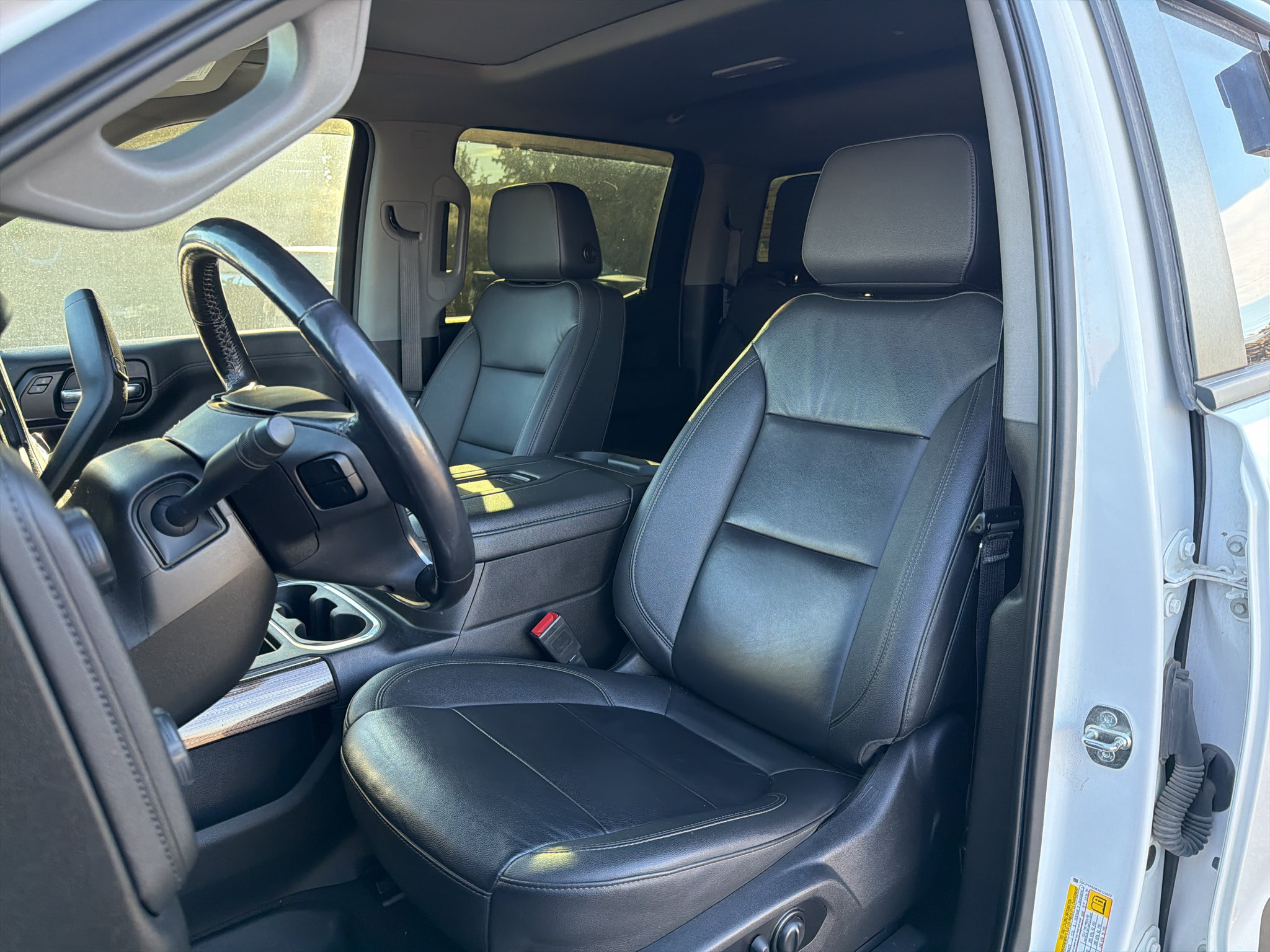 Used 2022 Chevrolet Silverado 1500 LT Trail Boss w/ Convenience Package II AWD/4WD image 2