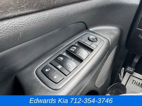 Used 2018 Jeep Grand Cherokee Altitude image 24