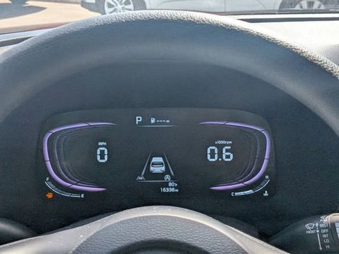 Used 2025 Kia Soul LX w/ LX Technology Package FWD image 28