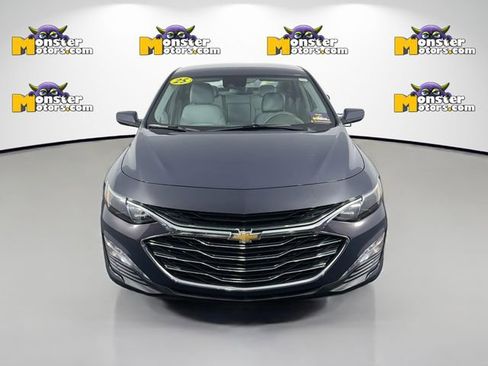 Used 2025 Chevrolet Malibu LT FWD image 2
