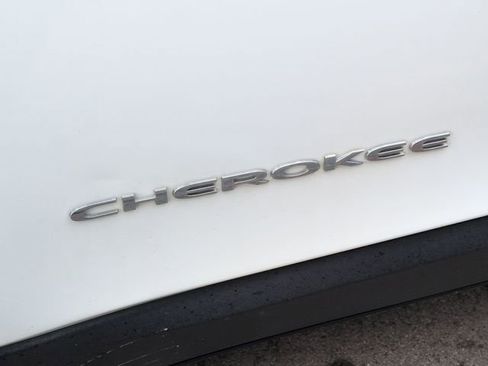 Used 2017 Jeep Cherokee Latitude w/ Safety/Convenience Group image 31