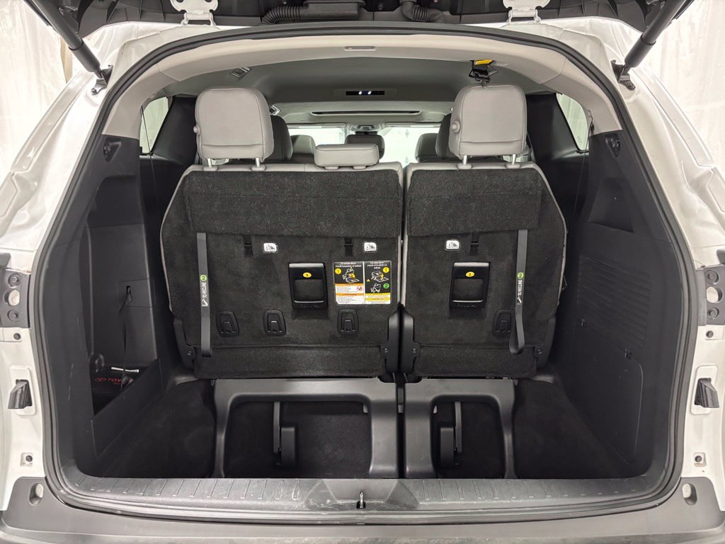 Used 2026 Toyota Sienna XLE FWD image 53