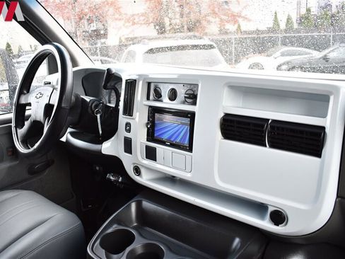 Used 2006 Chevrolet Express 3500 RWD image 12