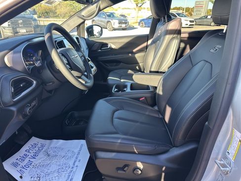 New 2026 Chrysler Pacifica Select image 62