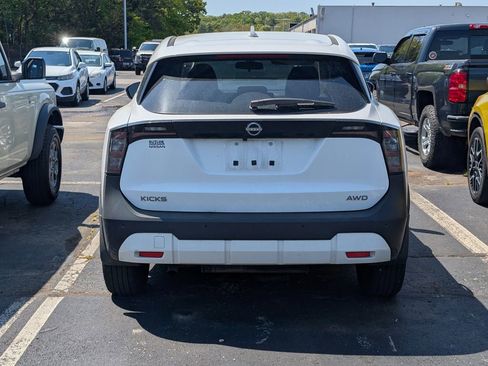 Used 2025 Nissan Kicks SV image 6