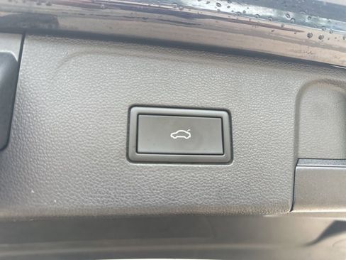 Used 2024 Volkswagen Atlas SE w/ Panoramic Sunroof Package FWD image 15