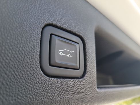 Used 2024 Chevrolet Equinox LT FWD image 11