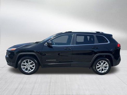 Used 2018 Jeep Cherokee Latitude Plus w/ Cold Weather Group FWD image 9