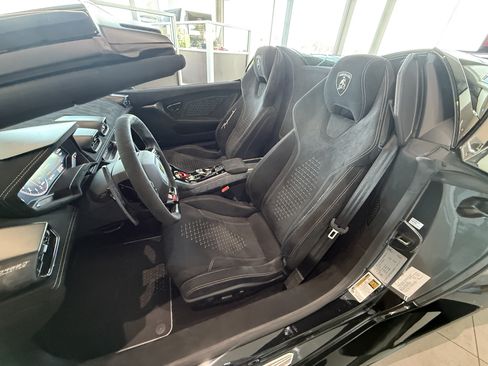 Used 2019 Lamborghini Huracan Performante AWD/4WD image 15