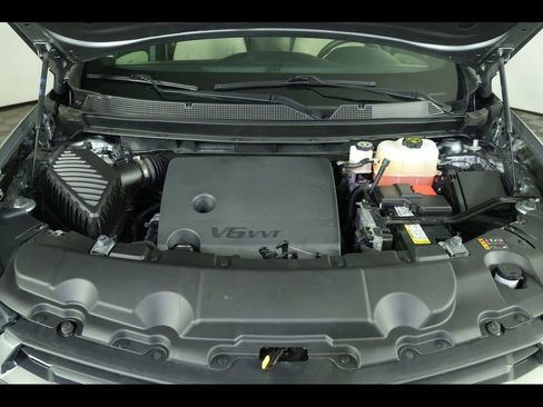 Used 2023 Chevrolet Traverse LS image 18