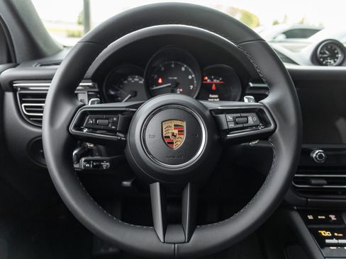 Certified 2026 Porsche Macan AWD/4WD image 25