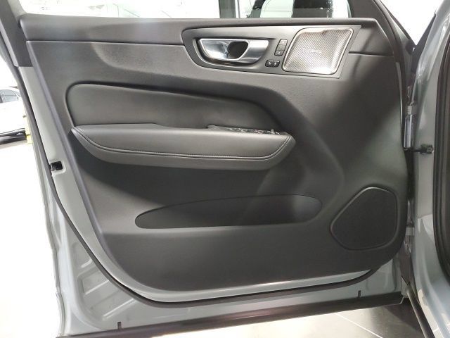 Used 2025 Volvo XC60 B5 Plus w/ Protection Package Premier AWD/4WD image 14