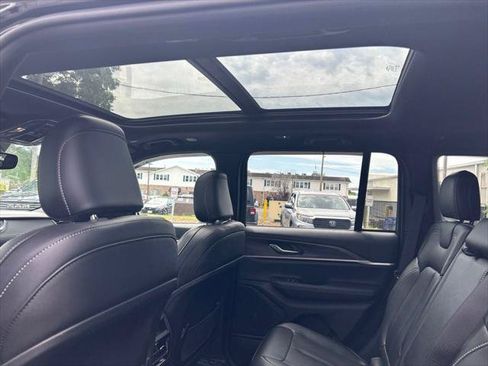 Certified 2024 Jeep Grand Cherokee Limited AWD/4WD image 32