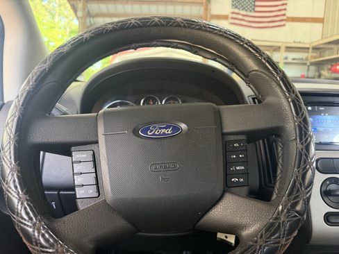 Used 2010 Ford Edge SE image 11